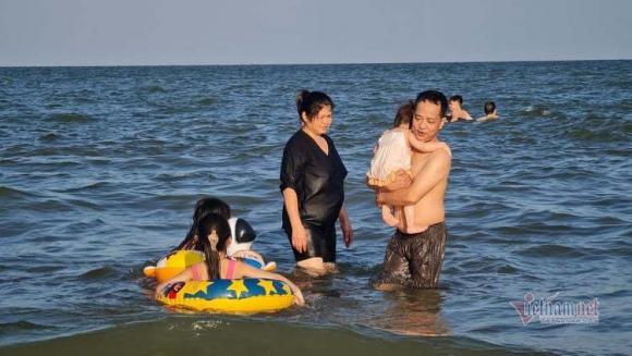 42 3 Nghin Nguoi Un Un Xuong Tam Bien Sam Son Cua Lo Ngay Dau Nghi Le