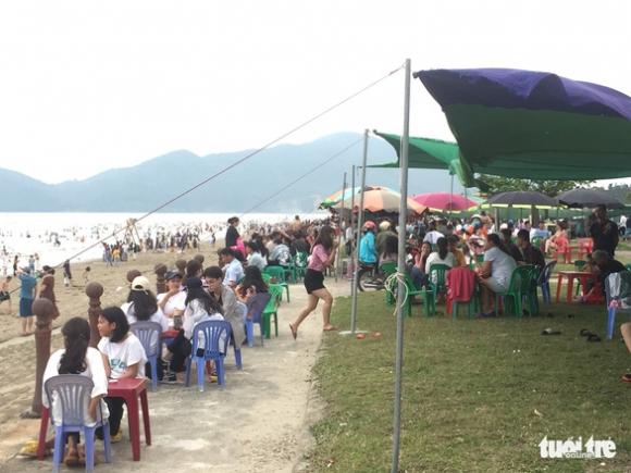 42 3 Hang Nghin Nguoi Do Ve Bien Ngay Le Nhieu Nguoi Khong Deo Khau Trang