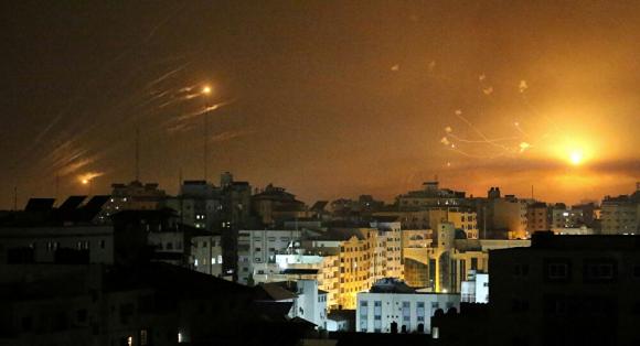 42 1 He Thong Vom Sat Cua Israel Ban Ha Hang Chuc Ten Lua Na Vao Tel Aviv