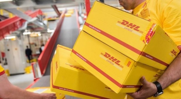 1 Duc Bat Giu Nghi Pham Gui Buu Kien Chua Bom De Tong Tien Dhl
