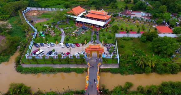 2 Nha Tho Hon 100 Ty Cua Hoai Linh Hang Nam To Chuc Le Gio To San Khau Quy Tu Hang Tram Nghe Si Con Nuoi Dong Thuc Vat Quy Hiem Voi Gia Tri Khung