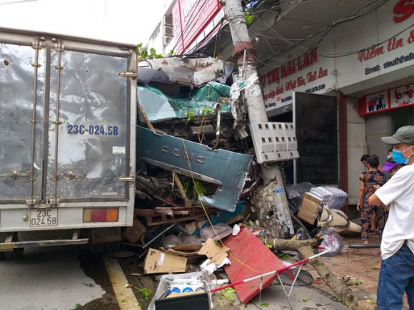 6 Tai Xe Container Danh Lai Cuu 2 Nguoi Nghien Nat Hang Chuc Xe May Xin Dung Nhan Tien Ho Tro