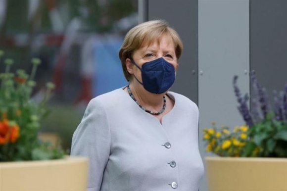 1 Thu Tuong Duc Bat Ngo Tiem Vaccine Moderna Sau Mui Dau Astrazeneca