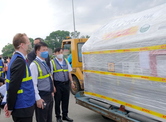 1 Hon 97000 Lieu Vac Xin Phong Covid 19 Cua Pfizerbiontech Dau Tien Da Ve Viet Nam