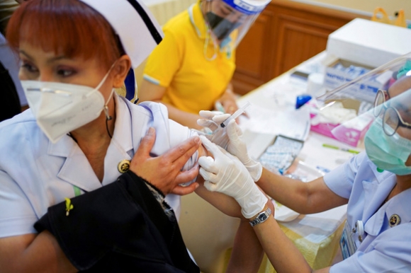 1 Thai Lan Dam Phan Mua Vac Xin Pfizer Va Moderna Vat Va Chong Vuot Bien