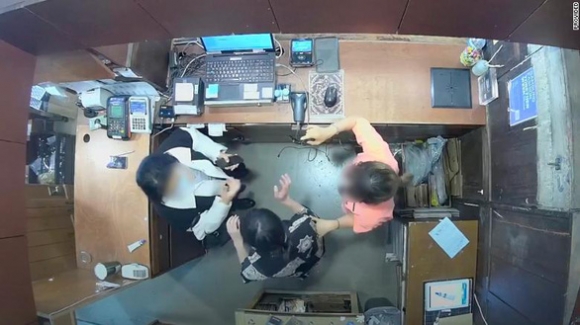 3 Vo Dai Su Bi Tai Han Quoc Lai Vuong Be Boi Danh Nguoi