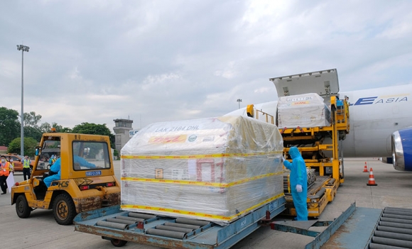 4 Hon 97000 Lieu Vac Xin Phong Covid 19 Cua Pfizerbiontech Dau Tien Da Ve Viet Nam