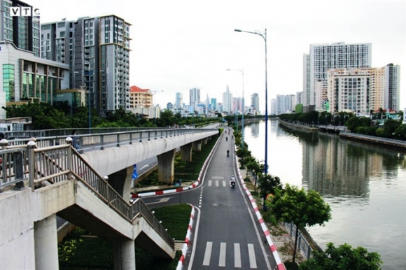 1 Duong Pho Vang Lang Trong Ngay Dau Tphcm Gian Cach Theo Chi Thi 16