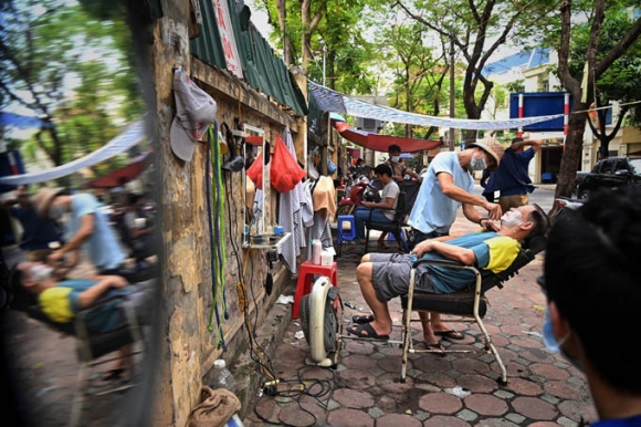1 Ha Noi Dong Cua Hang An Quan Ca Phe Cat Toc