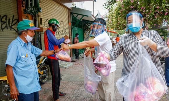 2 Vi Mot Hop Com Nhan Danh Tu Thien Ma Si Nhuc Nguoi Ngheo Do La Toi Ac