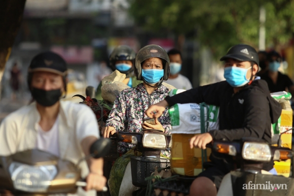 11 Ha Noi Ngay Dau Thuc Hien Cong Dien 15 Tieu Thuong Ngam Ngui Quay Xe Ngay Truoc Cong Cho Co Nguoi Rung Rung Nuoc Mat Hang Da Nhap Ve Biet Ban Di Dau