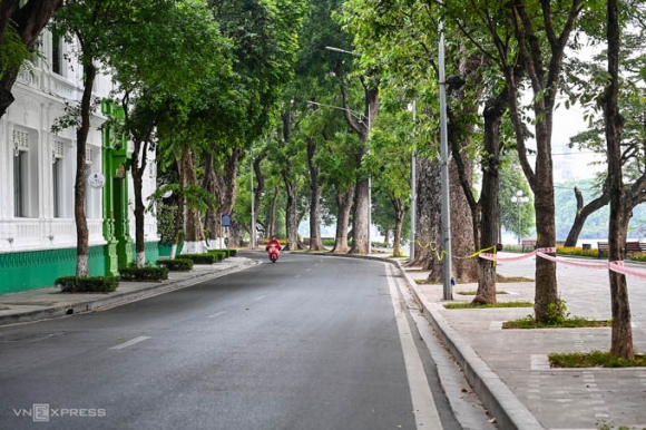 10 Pho Trung Tam Ha Noi Vang Ve Khi Tang Cap Do Chong Dich