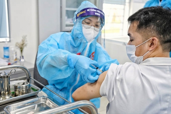 2 Chu Tich Ha Noi Thanh Pho Du Nang Luc Tiem Vaccine Quy Mo Lon