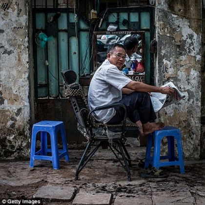 2 Toi Co Dip Di Nhieu Noi Tren The Gioi  Qua Roi Moi Tham Song O Nuoc Ngoai Thua Xa Viet Nam Toi Khuyen That Viet Kieu Nen Nghi Den Viec Hoi Huong Di La Vua