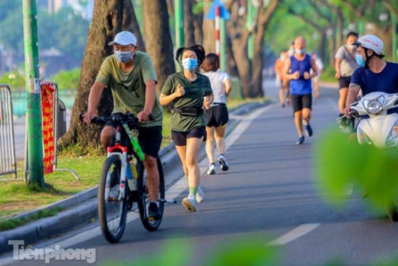 1 Ha Noi Truy Vet Nguoi Tap The Duc Dap Xe O Ho Tay Lien Quan Ca Mac Covid 19