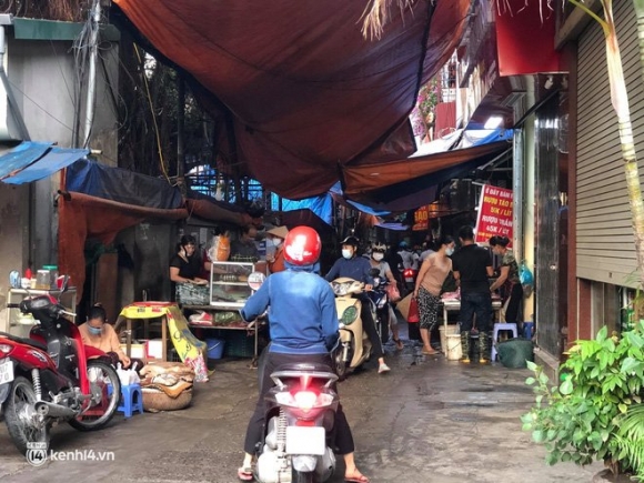 10 Anh Tu Sang Som Cac Khu Cho O Ha Noi Da Dong Nghet Nguoi Mua Hang