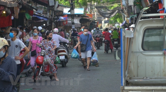 3 Ha Noi Hang Hoa Doi Dao Gia On Dinh Trong Ngay Dau Gian Cach Xa Hoi