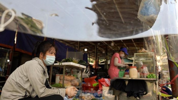 17 Cho Dan Sinh O Ha Noi Quay Ni Long Ban Hang Khong Cham De Phong Dich