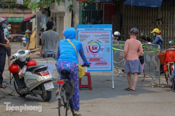 1 Cho Dan Sinh O Ha Noi Quay Ni Long Ban Hang Khong Cham De Phong Dich