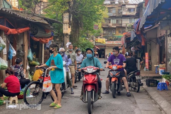 25 Cho Dan Sinh O Ha Noi Quay Ni Long Ban Hang Khong Cham De Phong Dich