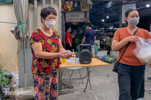 27 Cho Dan Sinh O Ha Noi Quay Ni Long Ban Hang Khong Cham De Phong Dich