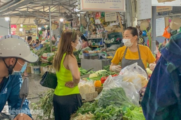 29 Cho Dan Sinh O Ha Noi Quay Ni Long Ban Hang Khong Cham De Phong Dich