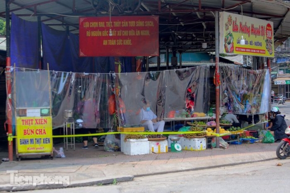 2 Cho Dan Sinh O Ha Noi Quay Ni Long Ban Hang Khong Cham De Phong Dich