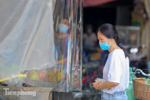 7 Cho Dan Sinh O Ha Noi Quay Ni Long Ban Hang Khong Cham De Phong Dich