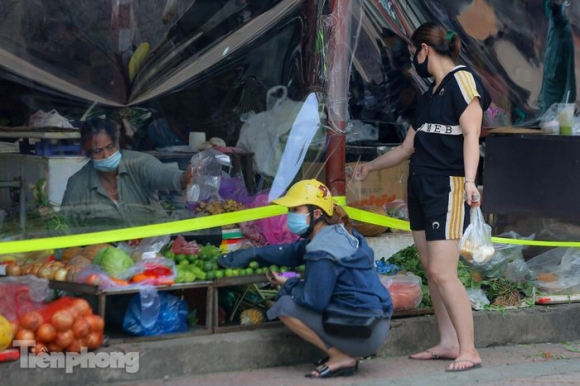 9 Cho Dan Sinh O Ha Noi Quay Ni Long Ban Hang Khong Cham De Phong Dich