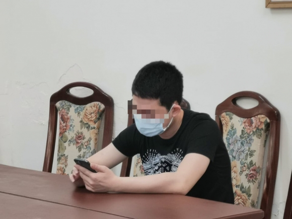 1 Nguoi Dan Ong Khac Nho Vut Khau Trang Trong Thang May Chung Cu Bi Phat 4 Trieu Dong