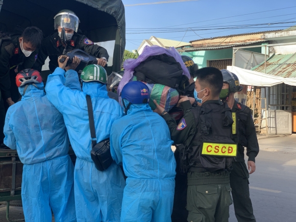 3 Xuyen Ngay Dem Bam Chot O Da Nang Cuu Ho Xe Cho Nguoi Tu Tphcm Ve Que