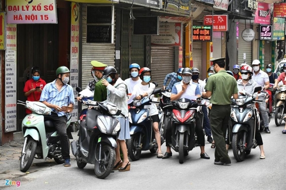 10 Nhieu Chot Kiem Soat Covid 19 O Ha Noi Bi Un U