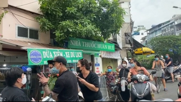 2 Vu Vo Chong Khong Co The Gay Roi Doi Vao Cho Yen Phu Dang Xem Xet Nhieu Hanh Vi Vi Pham