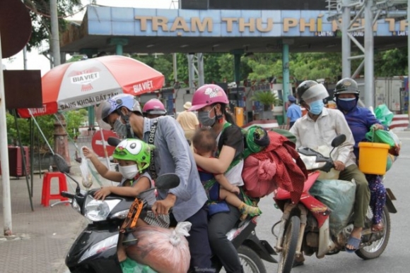 1 Hai Nguoi Di Xe May Tu Binh Duong Ve Nghe An Duong Tinh Sars Cov 2
