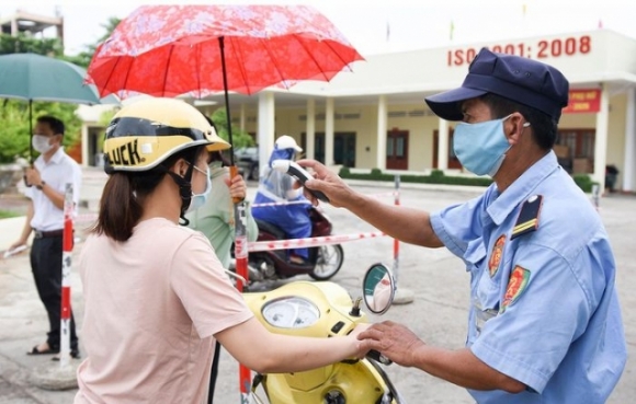 1 Nguoi Dan Tp Quang Ngai Khong Duoc Ra Khoi Nha Sau 21h