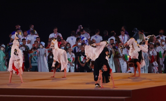 4 Tam Biet Tokyo Hen Gap Lai O Paris Nam 2024