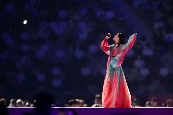 6 Tam Biet Tokyo Hen Gap Lai O Paris Nam 2024