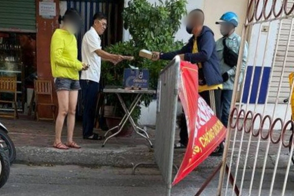 1 Chu Tich Phuong Ky Giay Phat Bi Thu Phuong 2 Trieu Dong Vi Ra Ngoai Quen Khau Trang