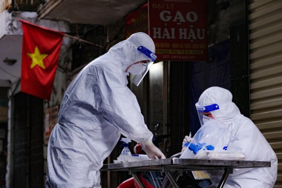1 Them Mot Nhan Vien Y Te O Ha Noi Mac Covid 19