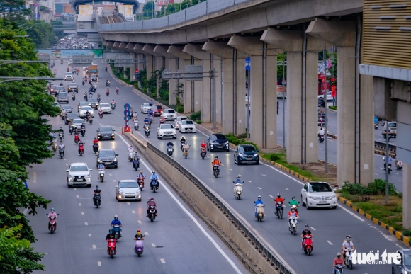 1 Duong Pho Ha Noi Tap Nap Du Dang Gian Cach Theo Chi Thi 16