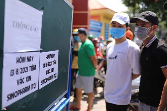 2 Tphcm Quan 1 Phan Hoi Clip Nguoi Dan Bo Ve Khong Tiem Vaccine Sinopharm
