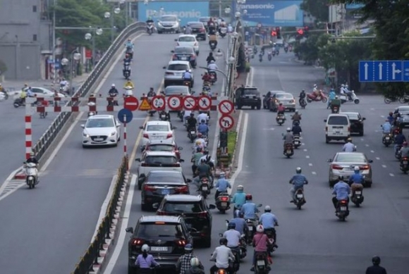 10 Duong Pho Bat Ngo Dong Duc Xe Cuu Thuong Phai Di Nguoc Chieu