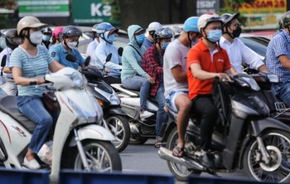 12 Duong Pho Bat Ngo Dong Duc Xe Cuu Thuong Phai Di Nguoc Chieu