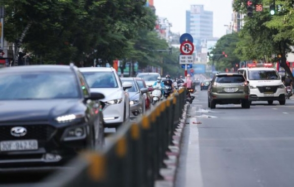 6 Duong Pho Bat Ngo Dong Duc Xe Cuu Thuong Phai Di Nguoc Chieu