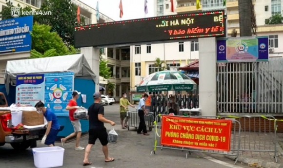12 Am Long Voi Hang Tram Suat Com 0 Dong Tiep Suc Cho Doi Ngu Y Bac Sy Benh Vien Phoi Chong Dich Covid 19