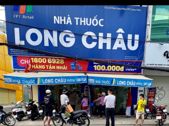 3 Nguoi Dan Tphcm Dong Loat Di Mua Thuc Pham Du Tru