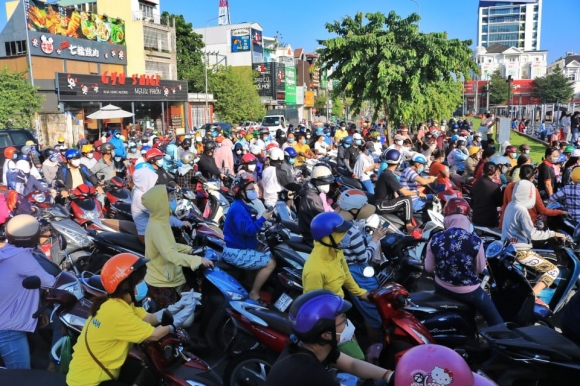 1 Nguoi Dan Tphcm Di Sieu Thi Dong Nghet Tu Som Khong Biet Khi Nao Moi Toi Luot