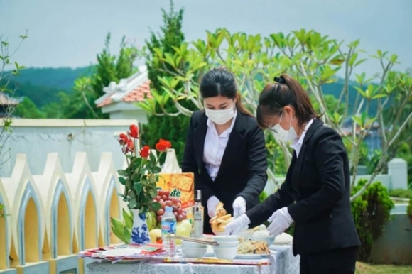 10 Dich Covid 19 Nguoi Ha Noi Cung Le Vu Lan Online Vieng Mo Qua Video Call