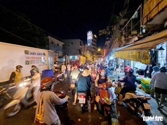 1 Nguoi Dan Hop Cho Tu Phat Tu 3 Gio Sang Dong Duc O Tphcm