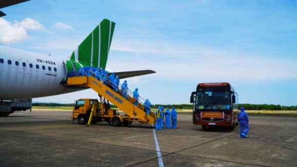 2 Gan 400 Thai Phu Tre Nho Tu Vung Dich Ve Quang Binh An Toan Tren Chuyen Bay Nghia Tinh